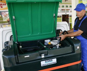 iCommers Every S.L  ofrece a sus clientes el nuevo tanque portátil dispensador de gasóleo. Tanque móvil seguro que dispensan gasóleo y lubricantes, para repostar los vehículos a pie de obra.